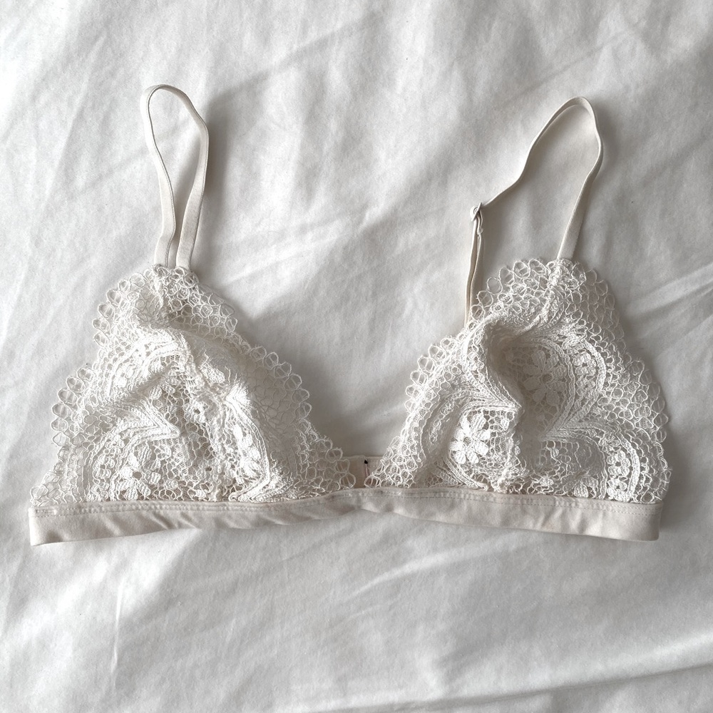 Whites lace look bralette